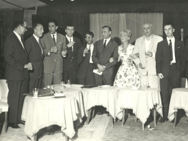 Bartolo Cattafi, sesto nell'immagine a partire da sinistra, riceve nel 1961 il Premio Carducci